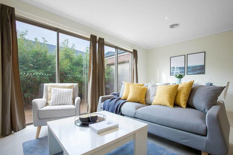 Spacious Lovely 5Beds Home@Point Cook - Gold Coast 4U 0