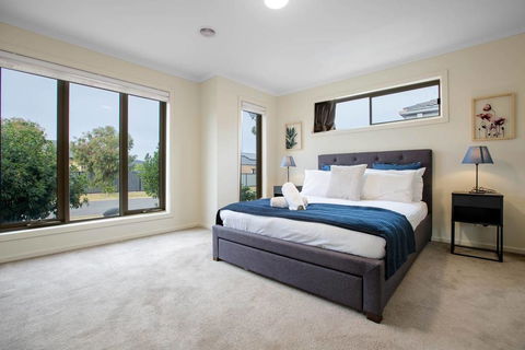 Spacious Lovely 5Beds Home@Point Cook - Gold Coast 4U 1