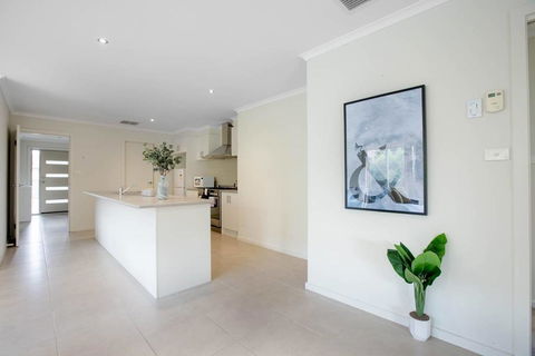 Spacious Lovely 5Beds Home@Point Cook - Gold Coast 4U 3