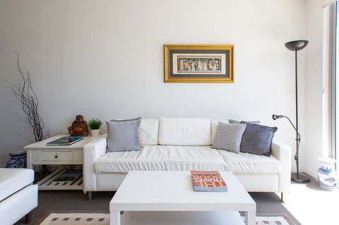 Spacious Modern Apartment In Sydney's North Shore - Gold Coast 4U 2