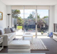 Spacious Modern Apartment In Sydney's North Shore - Gold Coast 4U
