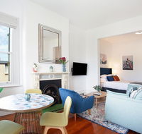 Spacious Studio With Balcony in Inner-City Glebe - Accommodation Gold Coast