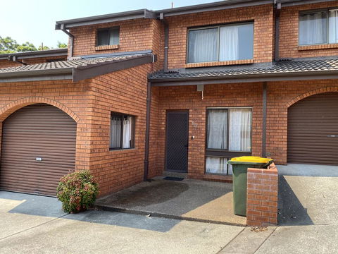 Spacious Townhouse In Wollongong - Gold Coast 4U 3