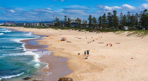Spacious Townhouse In Wollongong - Gold Coast 4U 2