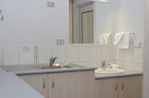 Sportsmans Motor Inn - Gold Coast 4U 1