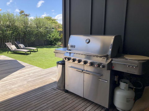 Spray Point Beach House: Entertaining Deck - Accommodation Gold Coast 3