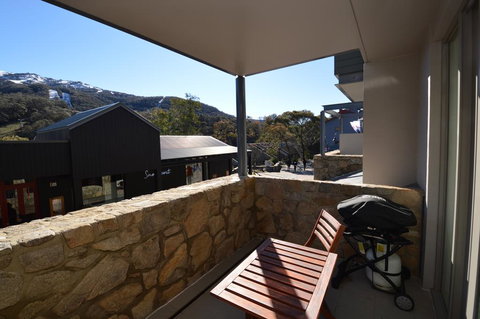 Squatters 1 - 1 Gold Coast 2