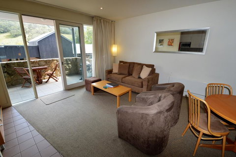 Squatters 1 - 1 Gold Coast 1