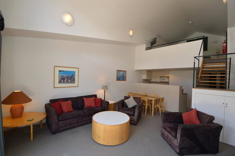 Squatters 11 - 1 Gold Coast 2