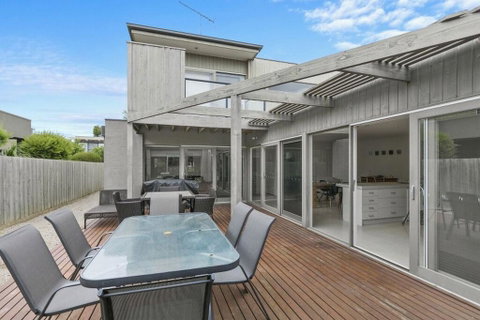 St Georges Sands Oasis 10 - Accommodation Gold Coast 1