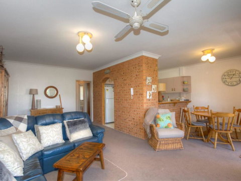 St James 6, Stylish Airconditioned Retreat - Accommodation Gold Coast 0