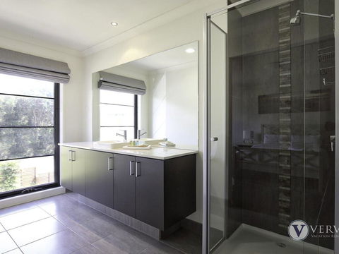 St Tropez - Accommodation Gold Coast 1