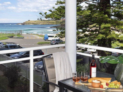 St Tropez Beachside Luxe - Accommodation Gold Coast 3
