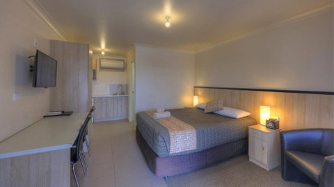 Starline Motor Inn - Accommodation Gold Coast 0