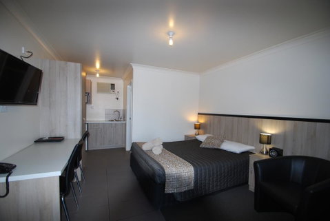Starline Motor Inn - Accommodation Gold Coast 3
