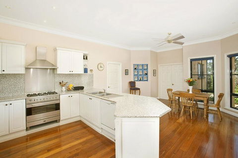 Stately Bowral Designer Home - Accommodation Gold Coast 2