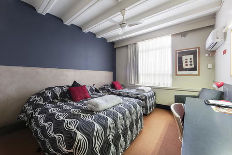 Statesman Hotel - Accommodation Gold Coast 1