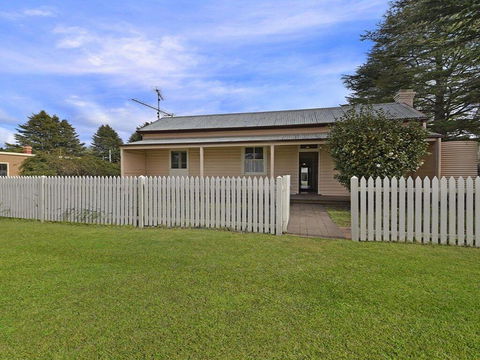 Station Masters Cottage - Classic Quaint & Nostalgia - Accommodation Gold Coast 0