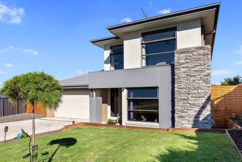 STELLAVISTA - 4 Bedrooms, Free Wifi, Views - Accommodation Gold Coast 3