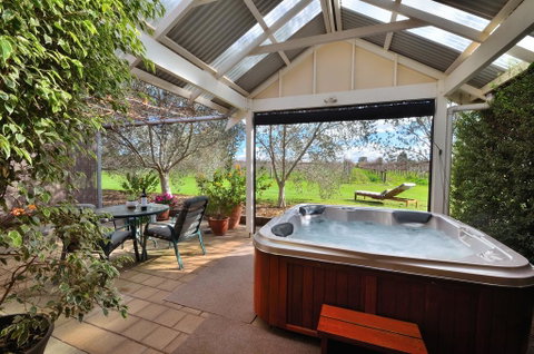 Stephanette's Cottage - Accommodation Gold Coast 0