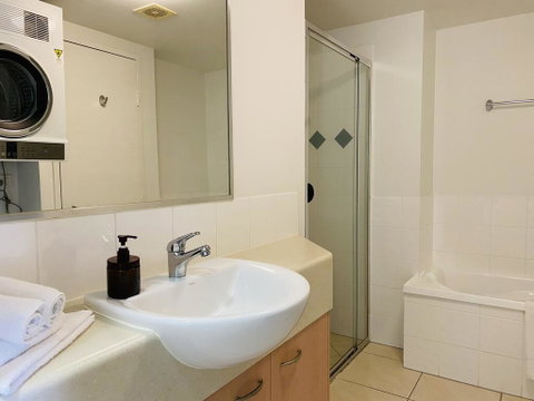 Steps From Mudjimba Beach 3 BR Apt Sunshine Coast With WIFI,Pool,Parking - Accommodation Gold Coast 2
