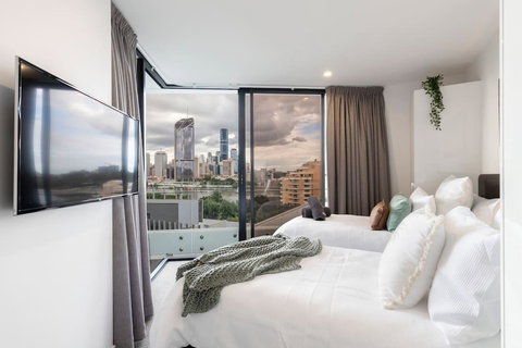 STH - River Views, Fast Internet, Long Stays - Accommodation Gold Coast 3