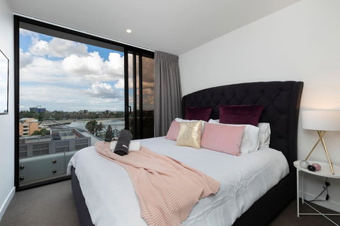 STH - River Views, Fast Internet, Long Stays - Accommodation Gold Coast 1