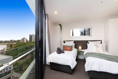 STH - River Views, Fast Internet, Long Stays - Accommodation Gold Coast 2