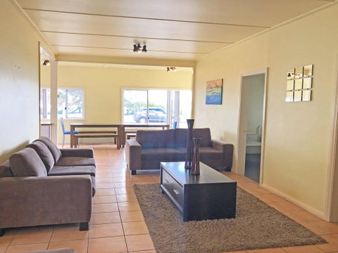 Stillwater', 25 Victoria Parade - Large Cottage Across From The Water Sleeping 13 - Accommodation Gold Coast 3