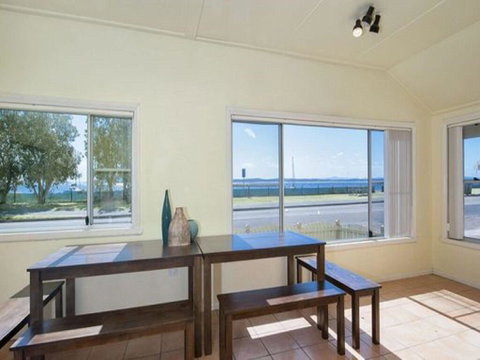Stillwater', 25 Victoria Parade - Large Cottage Across From The Water Sleeping 13 - Accommodation Gold Coast 1