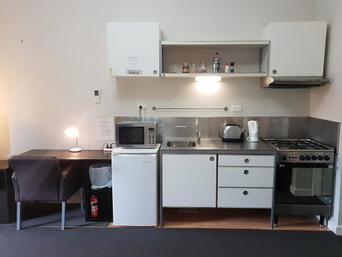 Stirling Apartments - Studio 2 - Accommodation Gold Coast 2