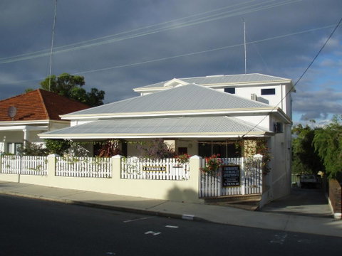 Stirling Apartments - Studio 3 - Accommodation Gold Coast 2