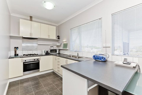 Stirling Apartments - The Penthouse - Accommodation Gold Coast 3