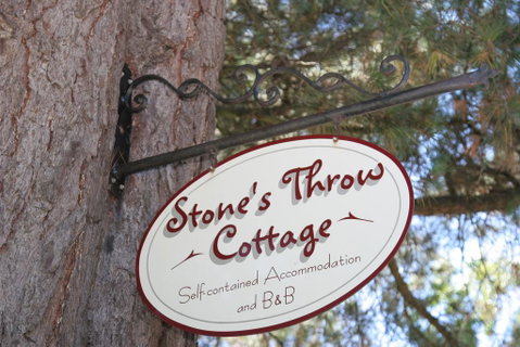Stone's Throw Cottage Bed And Breakfast - Accommodation Gold Coast 1