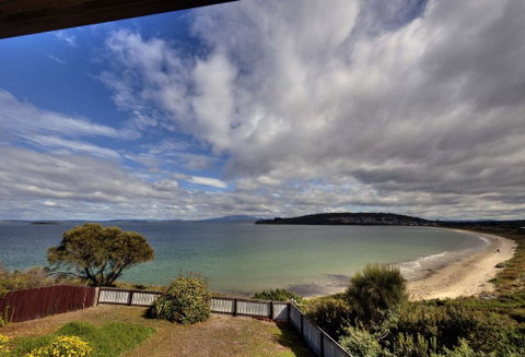 Stones Throw - Accommodation Gold Coast 1