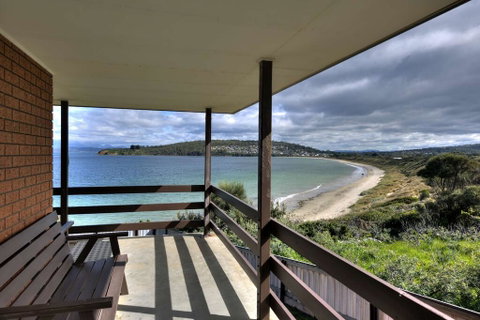 Stones Throw - Accommodation Gold Coast 3