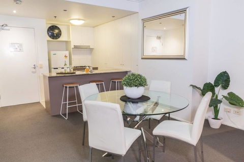 Story Bridge/River Views,  Pool, Gym, Netflix, Carpark - Gold Coast 4U 1