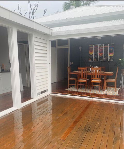 Stranded In Oz Stay In Relaxing Environment, FREE WIFI, NETFLIX, POOL, AIR CON - Gold Coast 4U 3