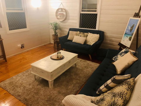 Stranded In Oz Stay In Relaxing Environment, FREE WIFI, NETFLIX, POOL, AIR CON - Gold Coast 4U 1