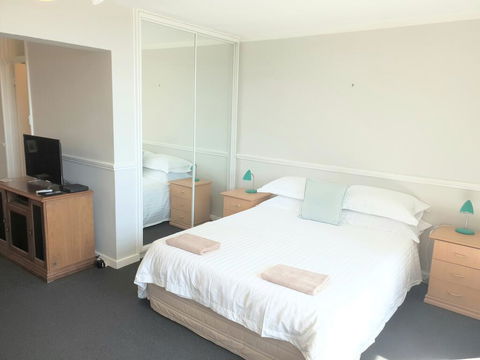 Studio 101 - Accommodation Gold Coast 2