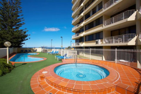 Stunning Beachfront Apartment - Accommodation Gold Coast 3
