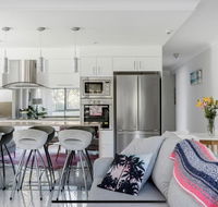 Stunning Burleigh Beach Apartment - Gold Coast 4U