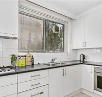 Stunning Hidden Gem in the Heart of St. Kilda 2 Bed 1 Bath Free WiFi Carpark  Netflix - Gold Coast 4U