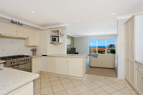 Stunning Home In Salamander Bay! - Accommodation Gold Coast 2