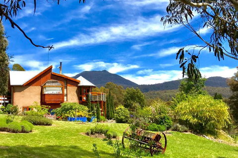 STUNNING HOME WITH AMAZING VIEWS - Just 20 Mins To The City And Only 10 To MONA! - Gold Coast 4U 1