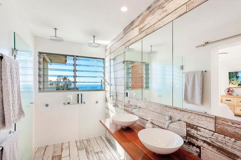 Stunning Oceanview Retreat Between Beach And Bush - Accommodation Gold Coast 3