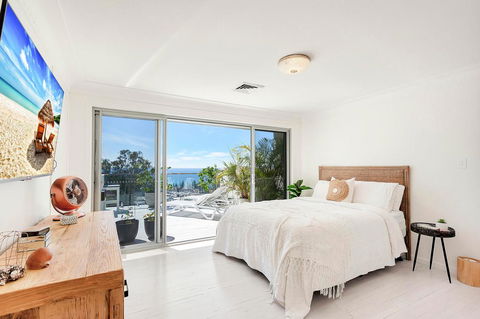Stunning Oceanview Retreat Between Beach And Bush - Accommodation Gold Coast 2