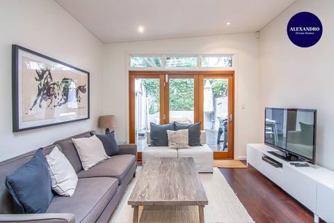 Stunning Townhouse- Quiet Street Close To CBD - Accommodation Gold Coast 0