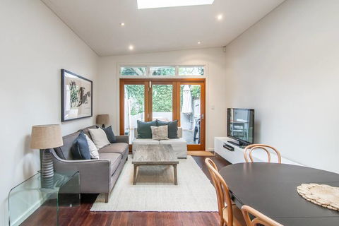 Stunning Townhouse- Quiet Street Close To CBD - Accommodation Gold Coast 2