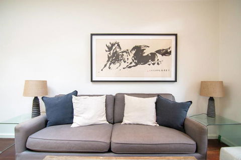 Stunning Townhouse- Quiet Street Close To CBD - Accommodation Gold Coast 3